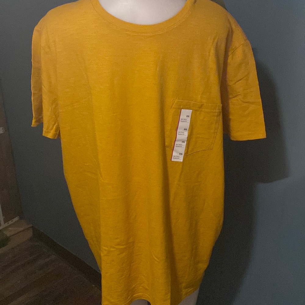 Mens short sleeve t shirt size XL
